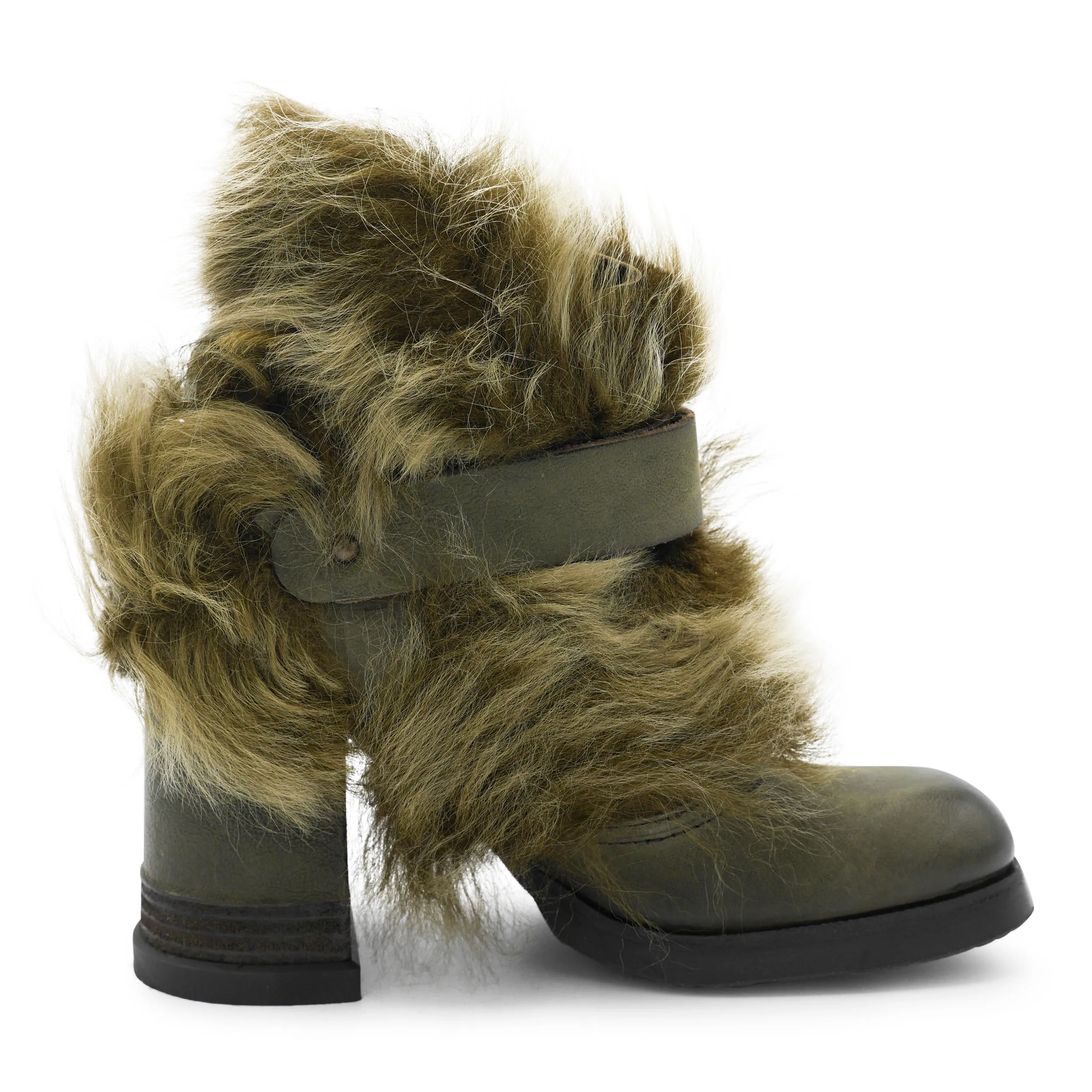 42206 - Jungle Leather Buckle Strap Boot With Fur