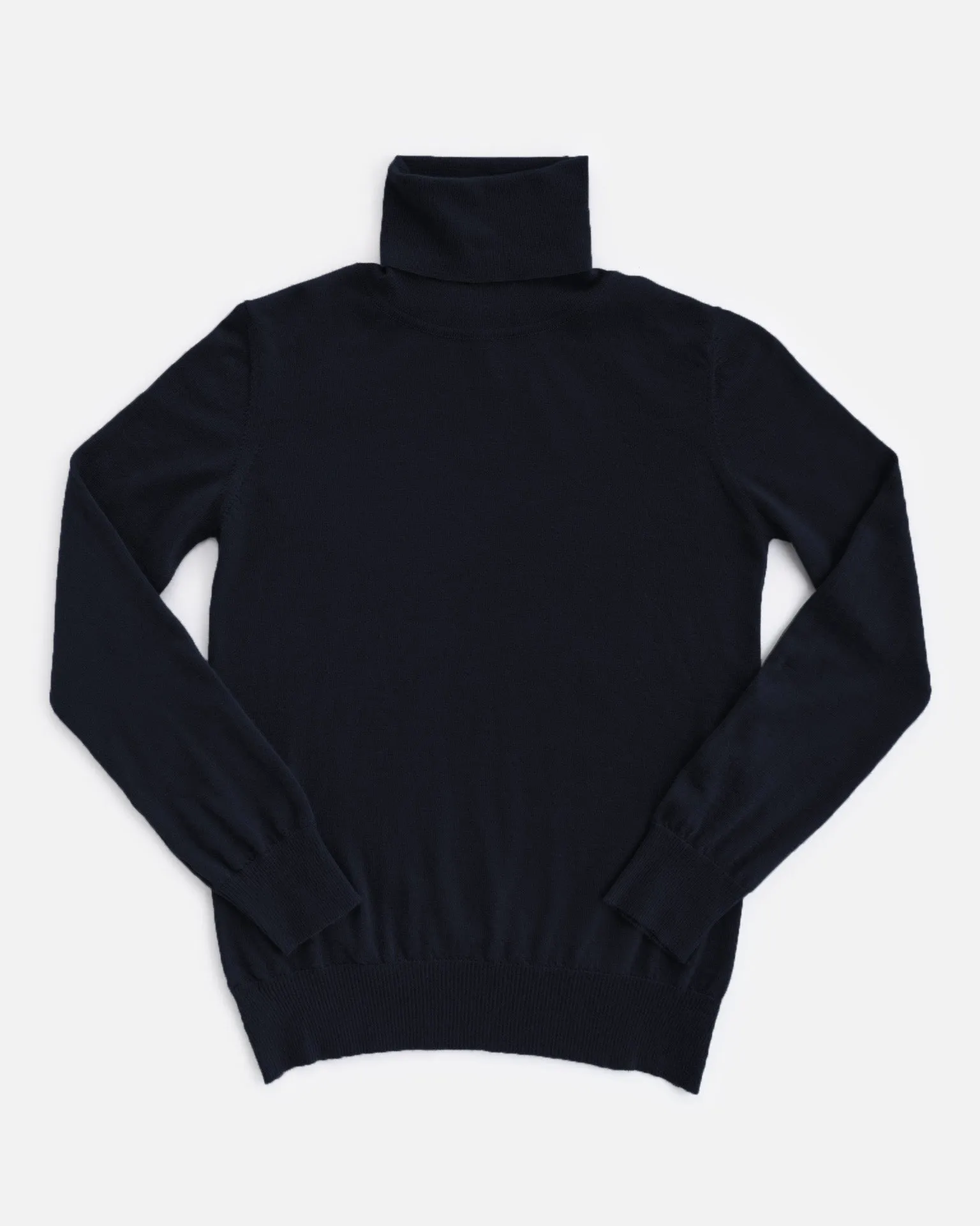 THE SUPER LIGHT ROLLNECK SWEATER | NAVY BLUE